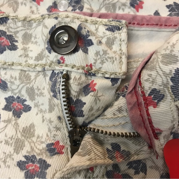 1st Kiss Denim Cut off Shorts 3 Floral Pattern Stretch - Picture 7 of 14